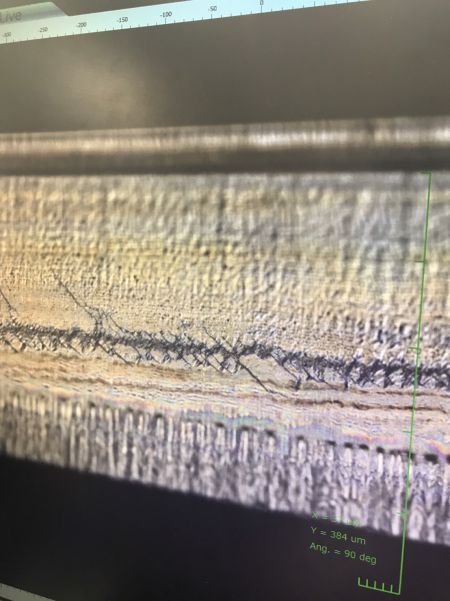 大出力の超高速DUVレーザーによる多層複合材料の切断